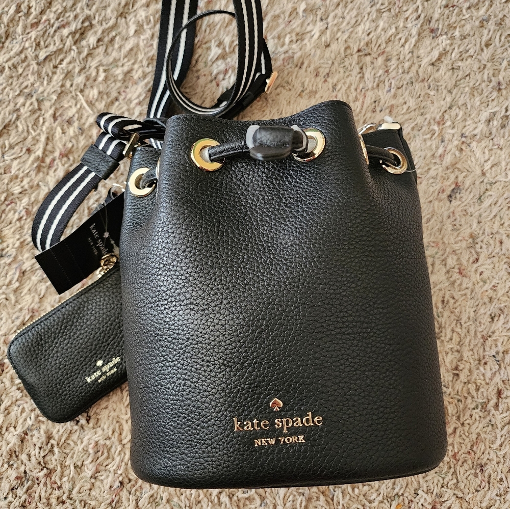Kate Spade New York Bucket bag with small coins wallet